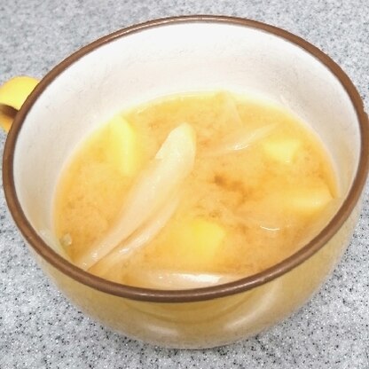 普通の玉ねぎですが…(^_^;)
玉ねぎのお味噌汁は甘くて美味しいですね〜
ご馳走様でした！
